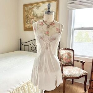 90s victoria's secret white lace slip tagged a size small